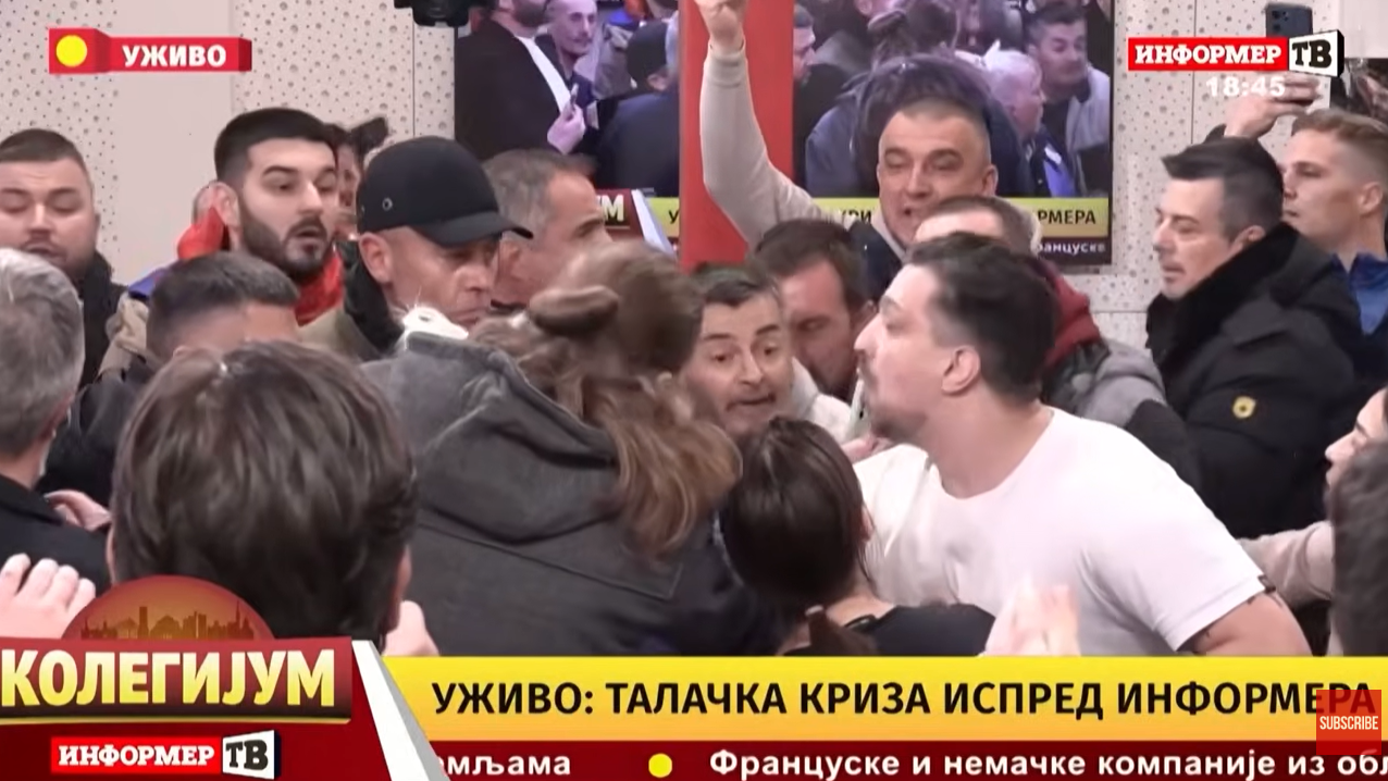 Tensiuni în Serbia: Protestatari au pătruns în studioul televiziunii Informer TV