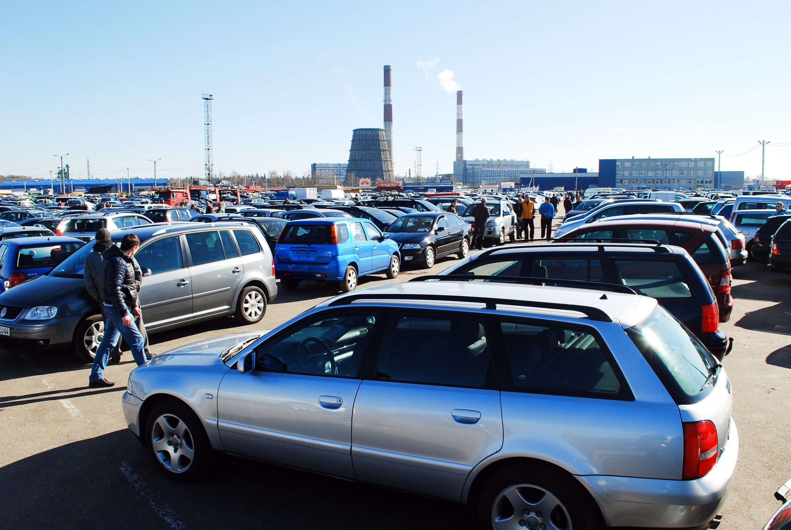 O persoană din Argeș a vândut 75 de mașini fără taxe. Prejudiciul depășește 1,1 milioane de lei