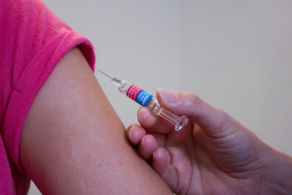 Sute de mii de doze de vaccin antigripal sunt disponibile în depozitele din România