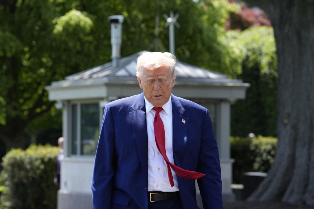Doi episcopi catolici își cer scuze după rugăciunea pentru Donald Trump în Biroul Oval