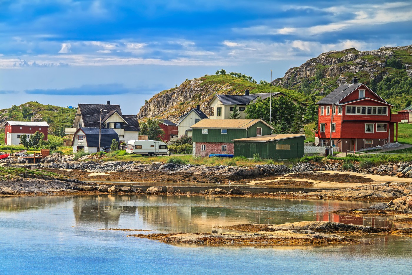 Comunitatea din Sommarøy a încercat să elimine conceptul de timp din cauza luminii neîntrerse