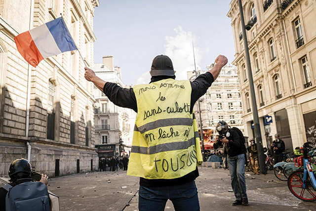 Guvernul Franței anunță măsuri pentru școli, dar protestele elevilor continuă
