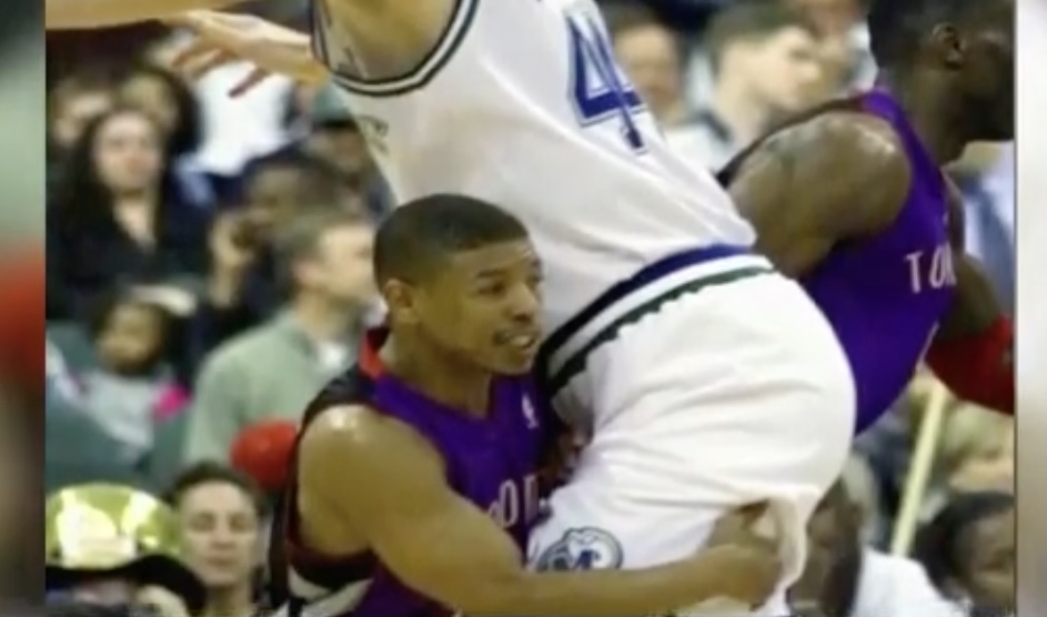Charlotte Hornets va retrage tricoul legendarului Muggsy Bogues, cel mai scund jucător din istoria NBA