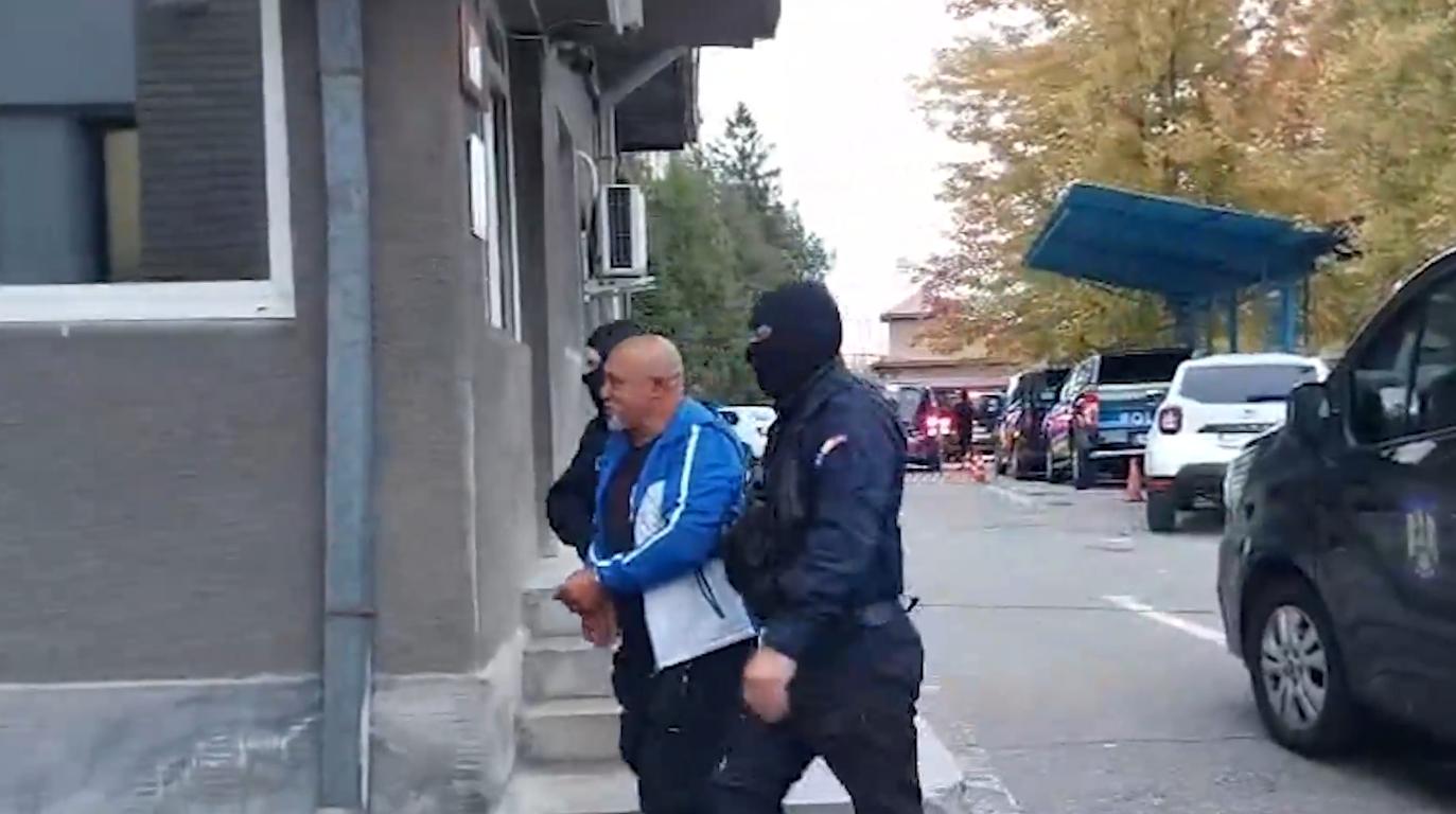 Operațiune masivă în Mehedinți: polițiștii au descins în locuințe după furtul de metale din fabrica de hârtie