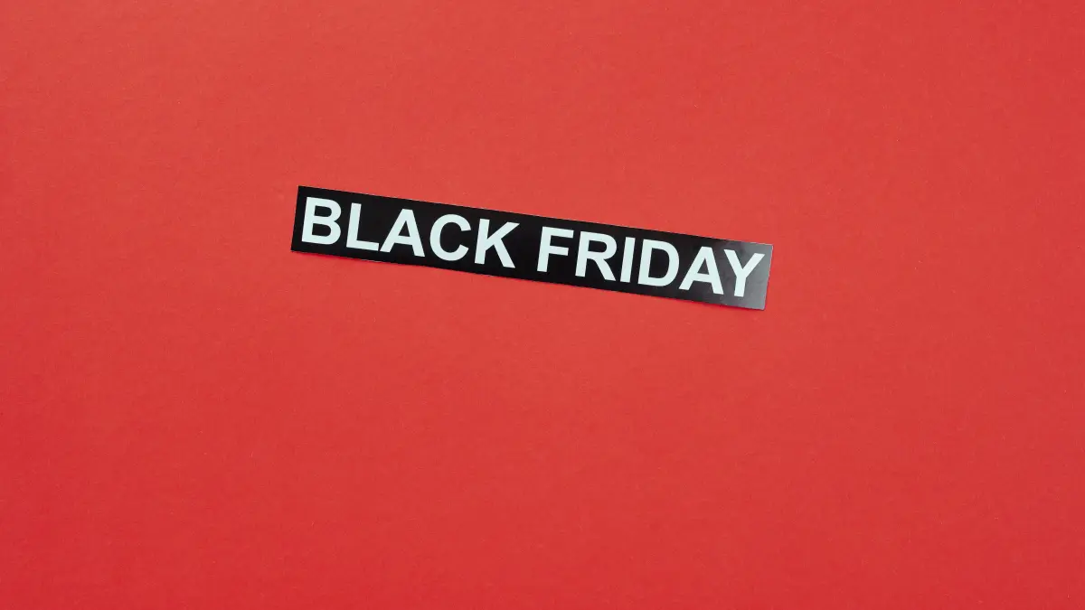 Avertisment pentru Black Friday 2026: Cum să evitați fraudele prin mesaje false și site-uri de cumpărături
