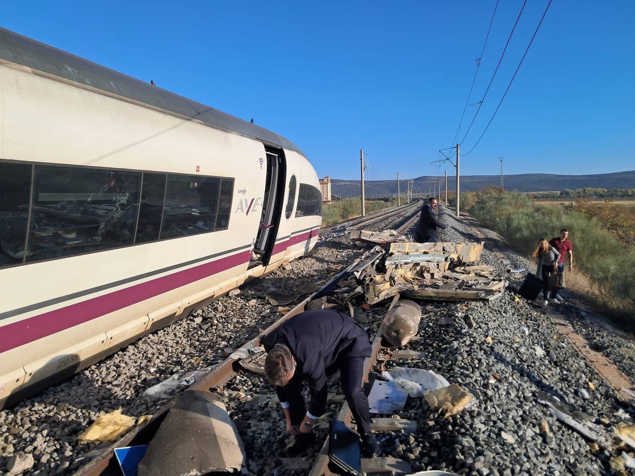 Accident feroviar tragic în Spania: o eroare umană ar fi cauzat coliziunea dintre două trenuri de pasageri