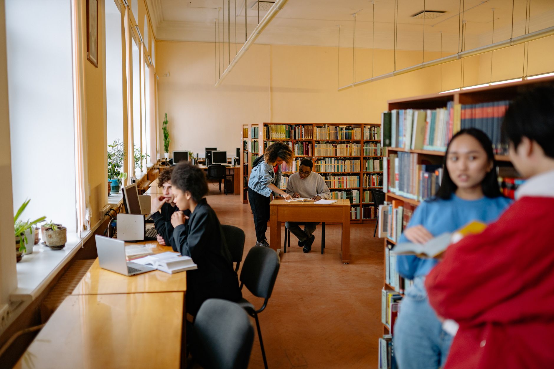 Peste 36.000 de studenți vor primi burse sociale de 925 de lei în anul universitar 2026-2027