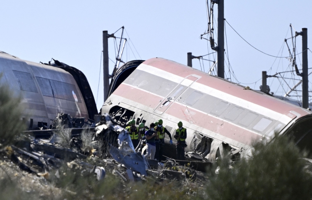 Tragedie feroviară în Spania: 68 de morți în urma coliziunii dintre două trenuri de mare viteză