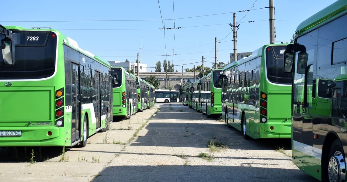 Anchetă la STB: Zece angajați sunt suspectați că au furat o tonă și jumătate de motorină din autobuze