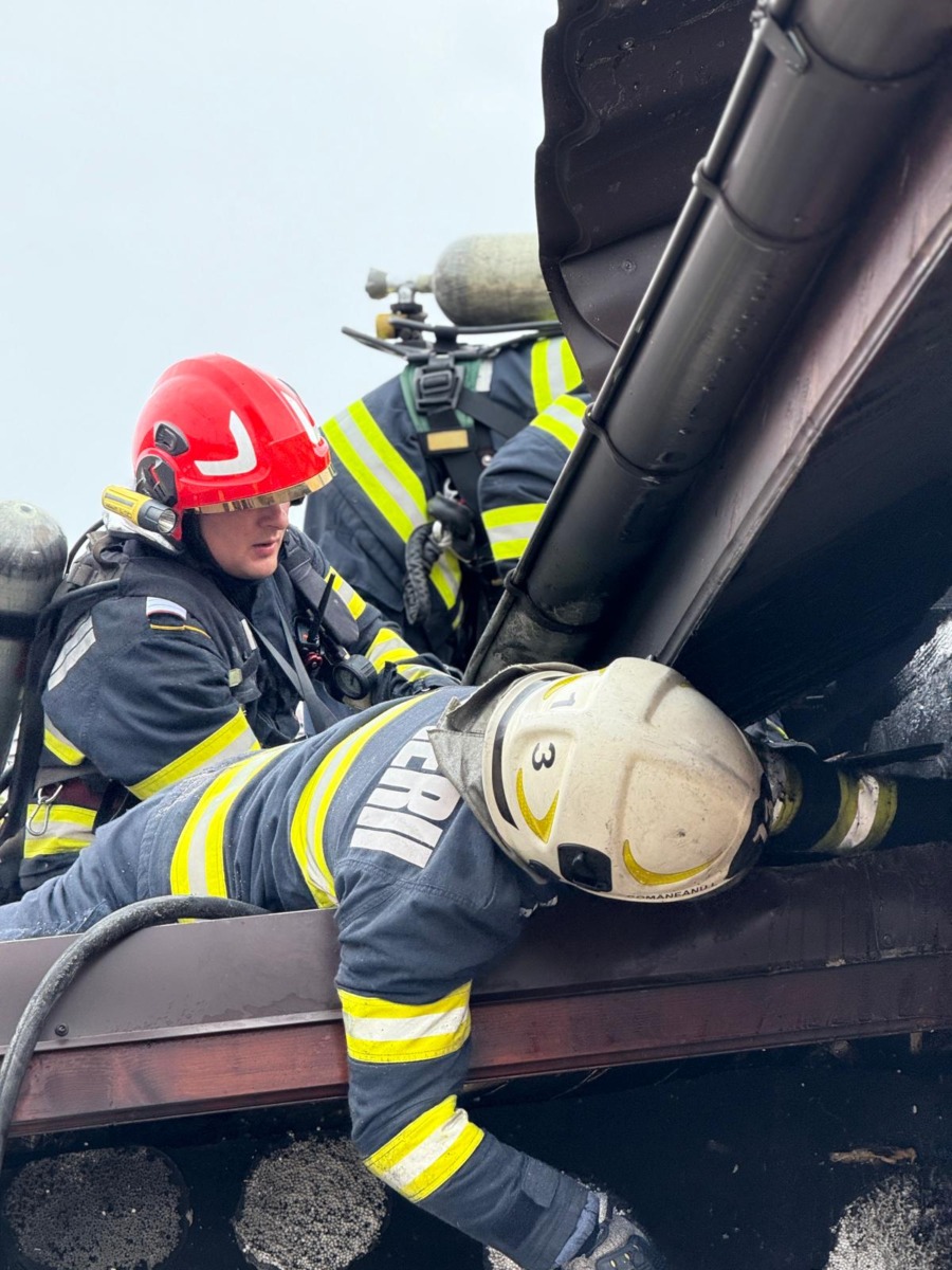 Tragedie în Tălmaciu: Doi copii de 2 și 4 ani au pierdut viața în urma unui incendiu