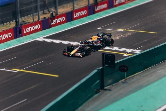 Cum pregătesc echipele de Formula 1 cursele prin simulatoare avansate și modele digitale