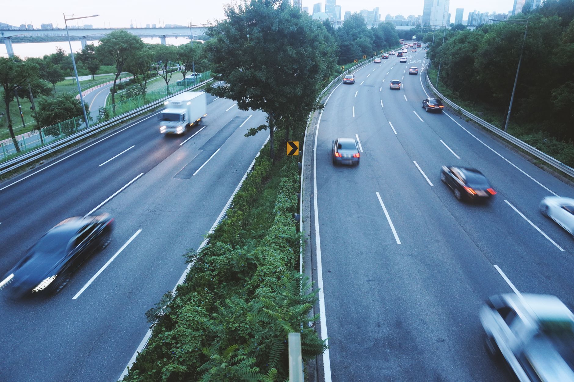 Elveția analizează limitarea vitezei pe autostrăzi la 80 km/h pentru economisirea combustibilului