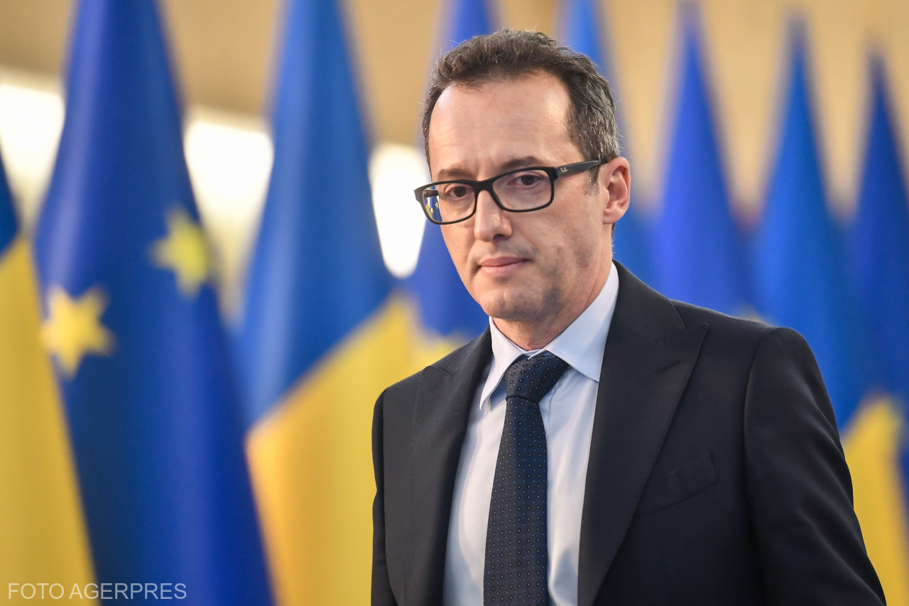 Bogdan Dumitru vrea eliminarea imprimantelor din minister prin utilizarea inteligenței artificiale