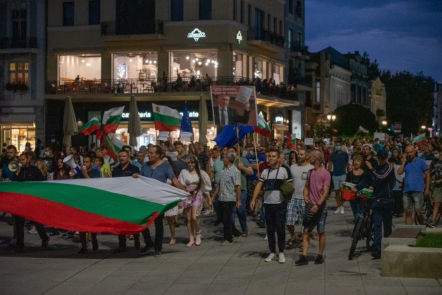 Proteste masive în fața ambasadei Rusiei la Sofia, după atacurile asupra navelor din Marea Neagră