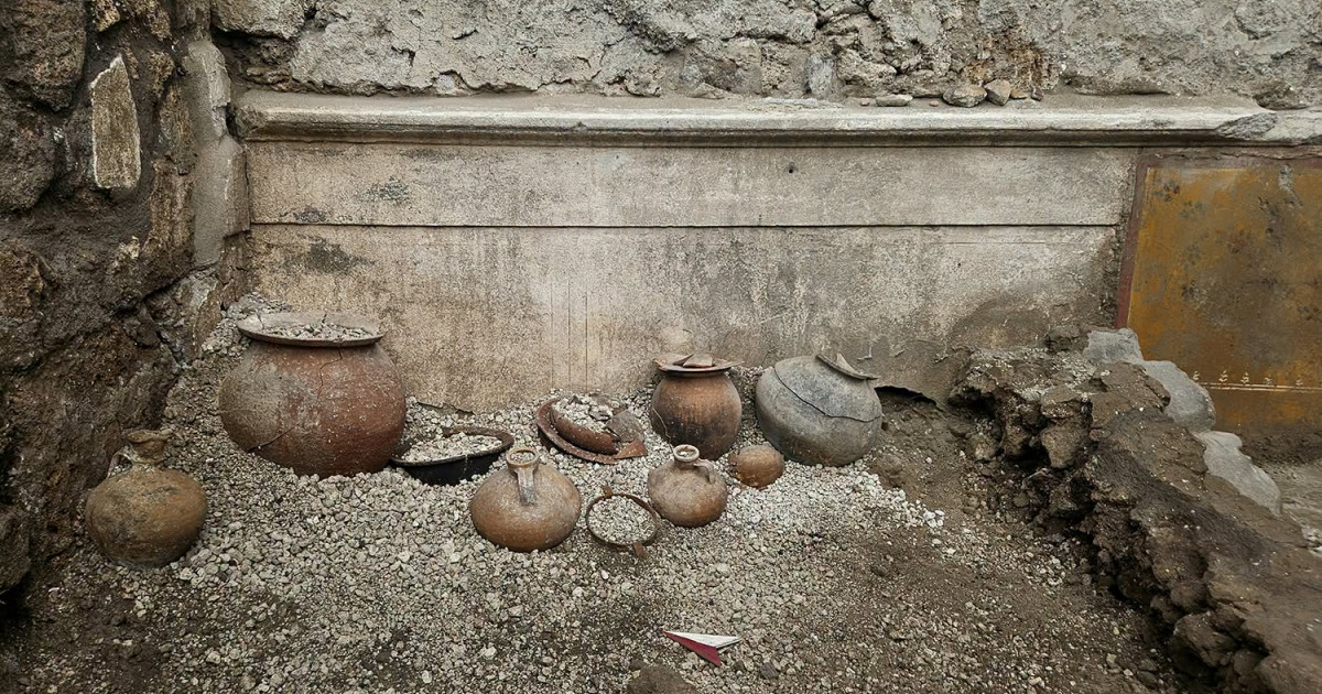 Descoperire rară la Pompei: Dulapul unei femei a scos la iveală obiecte personale și talismane antice