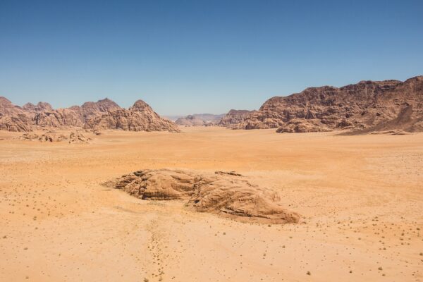 Un meteorit marțian descoperit în Sahara oferă dovezi despre prezența apei pe Marte acum 4,1 miliarde de ani