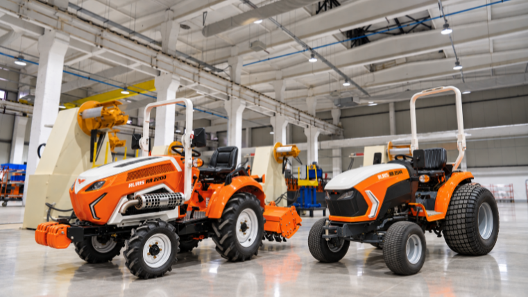 Ruris lansează un nou tractor 4x4 fabricat la Craiova, într-o unitate de producție de 10 milioane de euro
