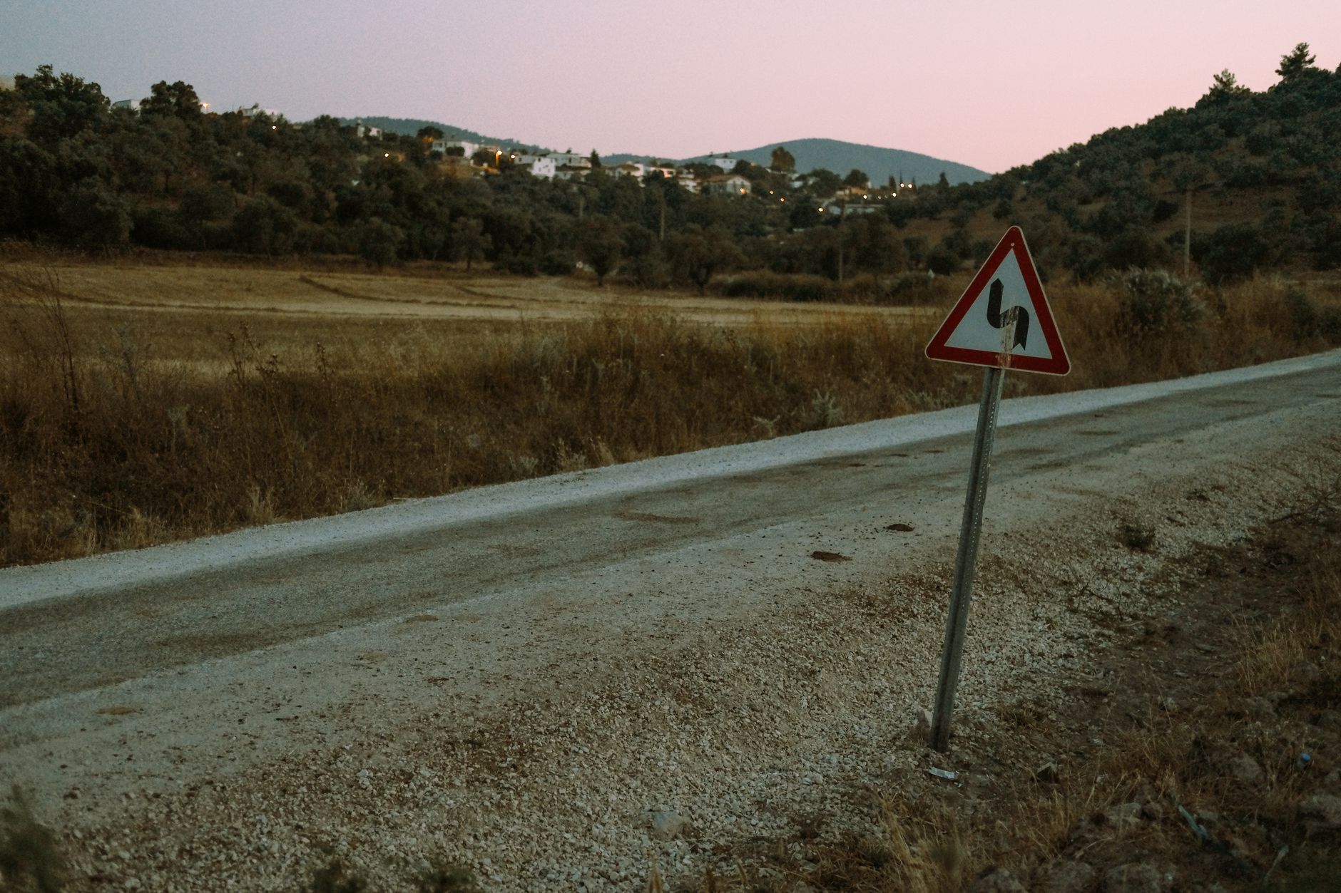 Noi indicatoare de avertizare pe autostrăzile A1 și A11: Ce rol au panourile de „Stop - Accesul Interzis”