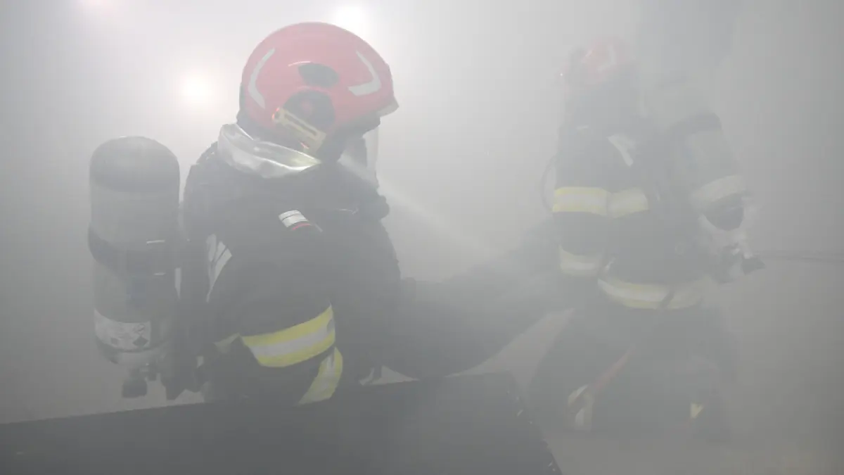 Incendiu puternic într-un bloc din Mediaș: 45 de persoane au fost evacuate