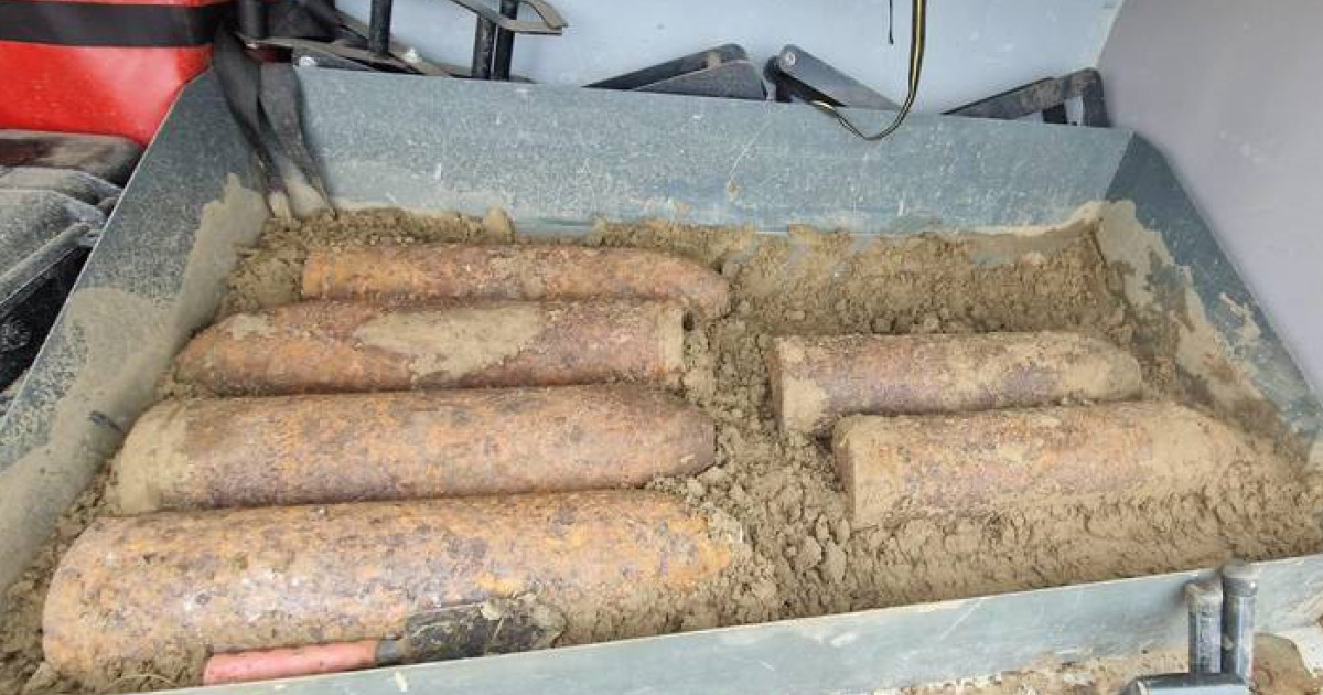 Șase proiectile explozive de calibru 150 mm au fost ridicate de pe traseul Autostrăzii A8 în Iași