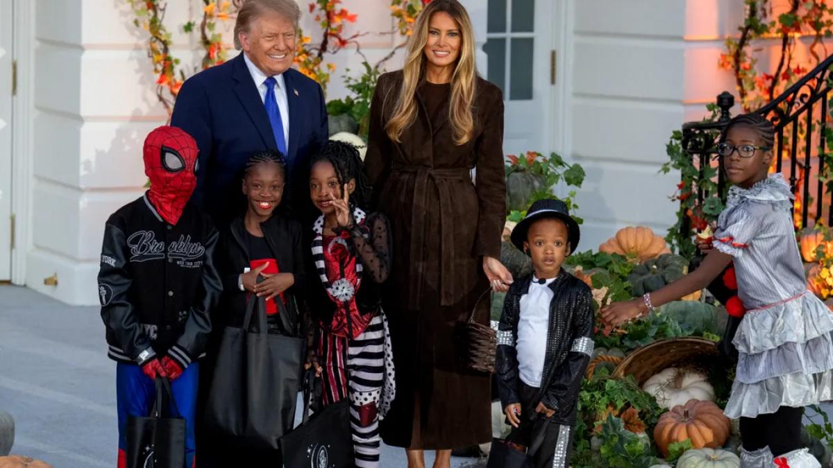 Donald și Melania Trump au găzduit evenimentul de Halloween pentru copii la Casa Albă