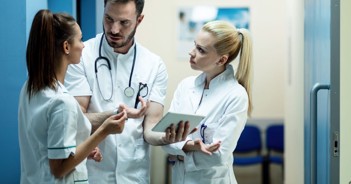 Revolta pacienților din România: de ce plătim CASS dacă serviciile medicale sunt limitate sau cu plată