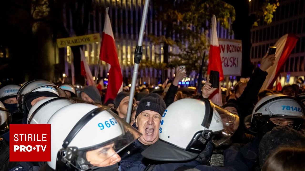 Criză politică majoră în Polonia: Poliția anti-revoltă a fost mobilizată în fața Curții Constituționale
