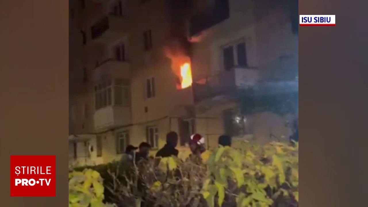 Incendiu violent într-un bloc din Mediaș provocat de o lumânare: trei persoane au fost spitalizate