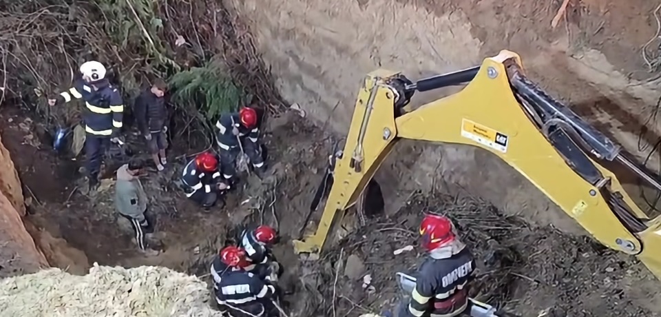 Tragedie în Călărași: Un tânăr de 25 de ani a murit după ce a fost îngropat sub un mal de pământ
