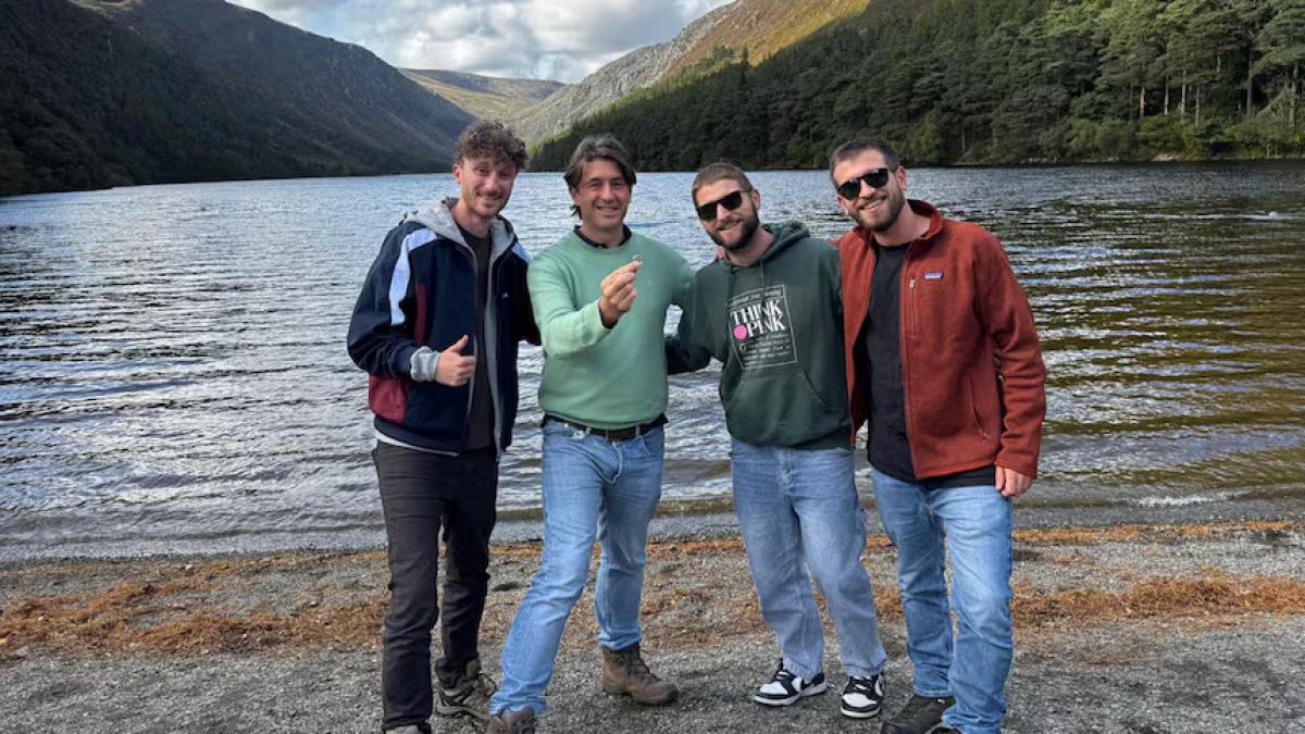 O misiune epică în stilul „Stăpânului Inelelor”: Trei italieni au zburat în Irlanda pentru a reda o verighetă pierdută