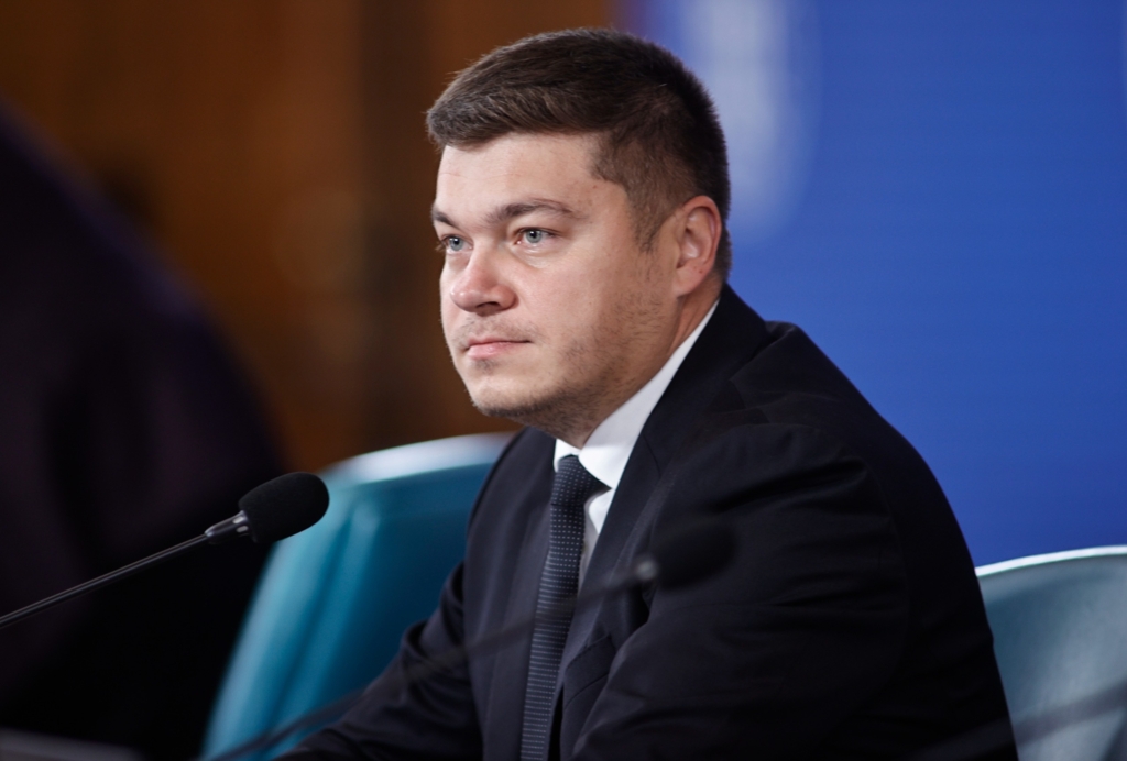 Ministrul Alexandru Stoica promite că proprietarii balcoanelor închise nu vor plăti taxe duble