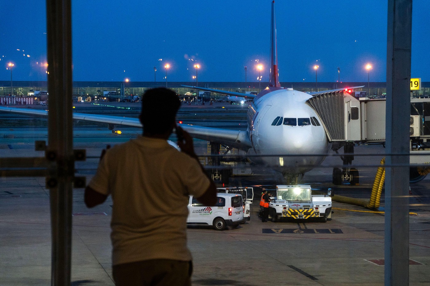 Traficul aerian a fost oprit temporar la aeroportul din Luxemburg din cauza prezenței dronelor