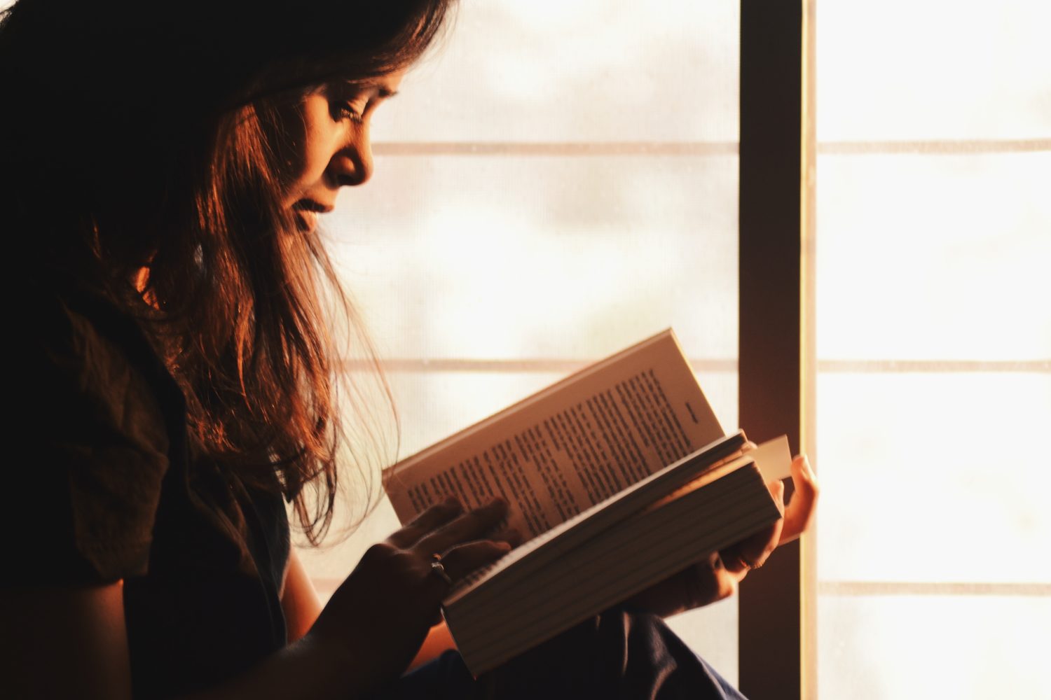 Festivalul YA 2026: Literatura pentru tineri revine în librăriile Cărturești sub conceptul ANALOG