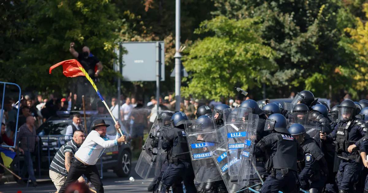 Violențele de la protestul ciobanilor sunt rezultatul propagandei hibride, avertizează Cristian Andrei