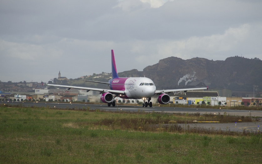 Zbor Wizz Air spre Constanța, anulat de pe pista din Roma după descoperirea unei crăpături la o fereastră