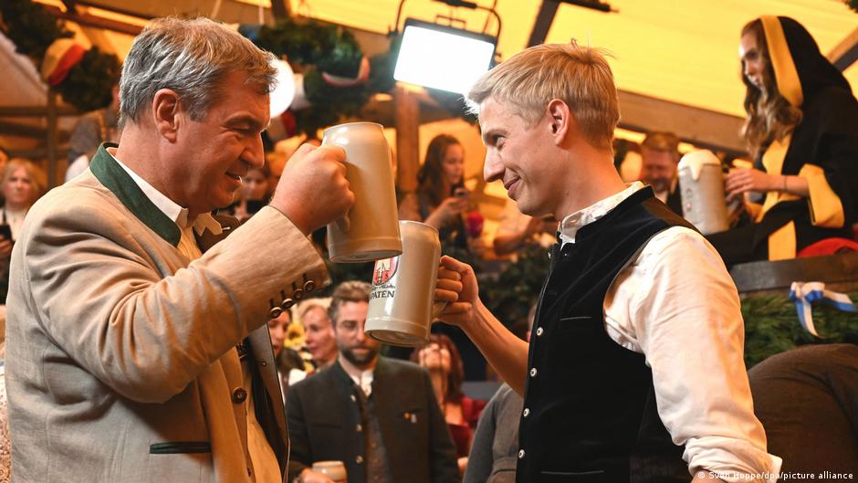 A început Oktoberfest în München: Primarul a deschis butoiul de bere la cea de-a 191-a ediție a festivalului