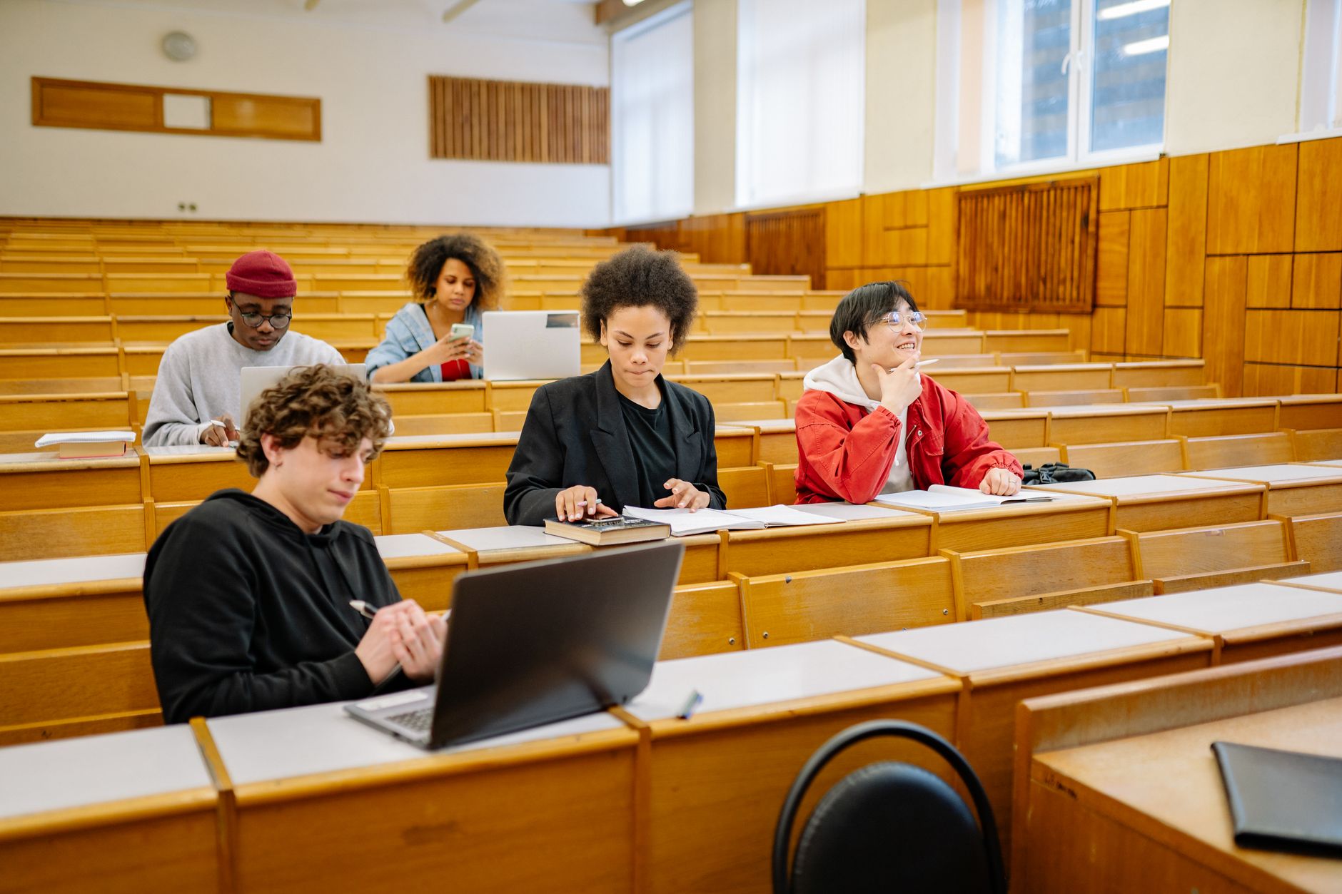 Capcana Madagascar: Cum a demascat un profesor de istorie utilizarea inteligenței artificiale la examen