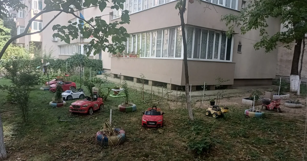 Amenzi pentru grădinăritul în fața blocului: ce riscă locatarii care plantează flori sau legume