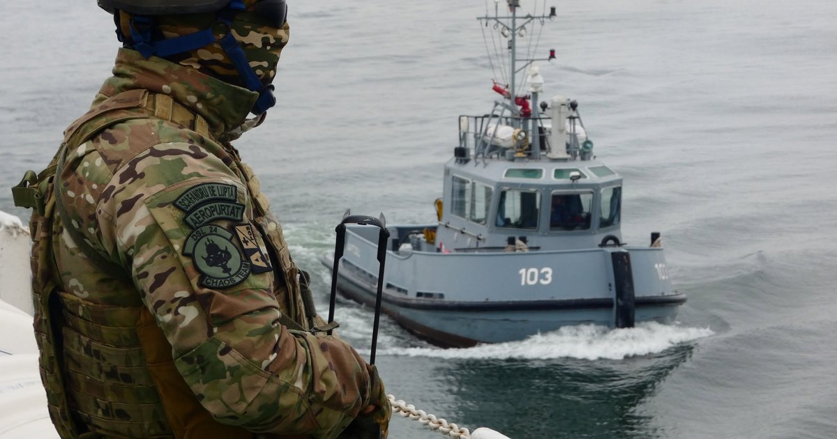 Scafandrii militari au neutralizat resturi de dronă găsite în Marea Neagră, lângă Constanța