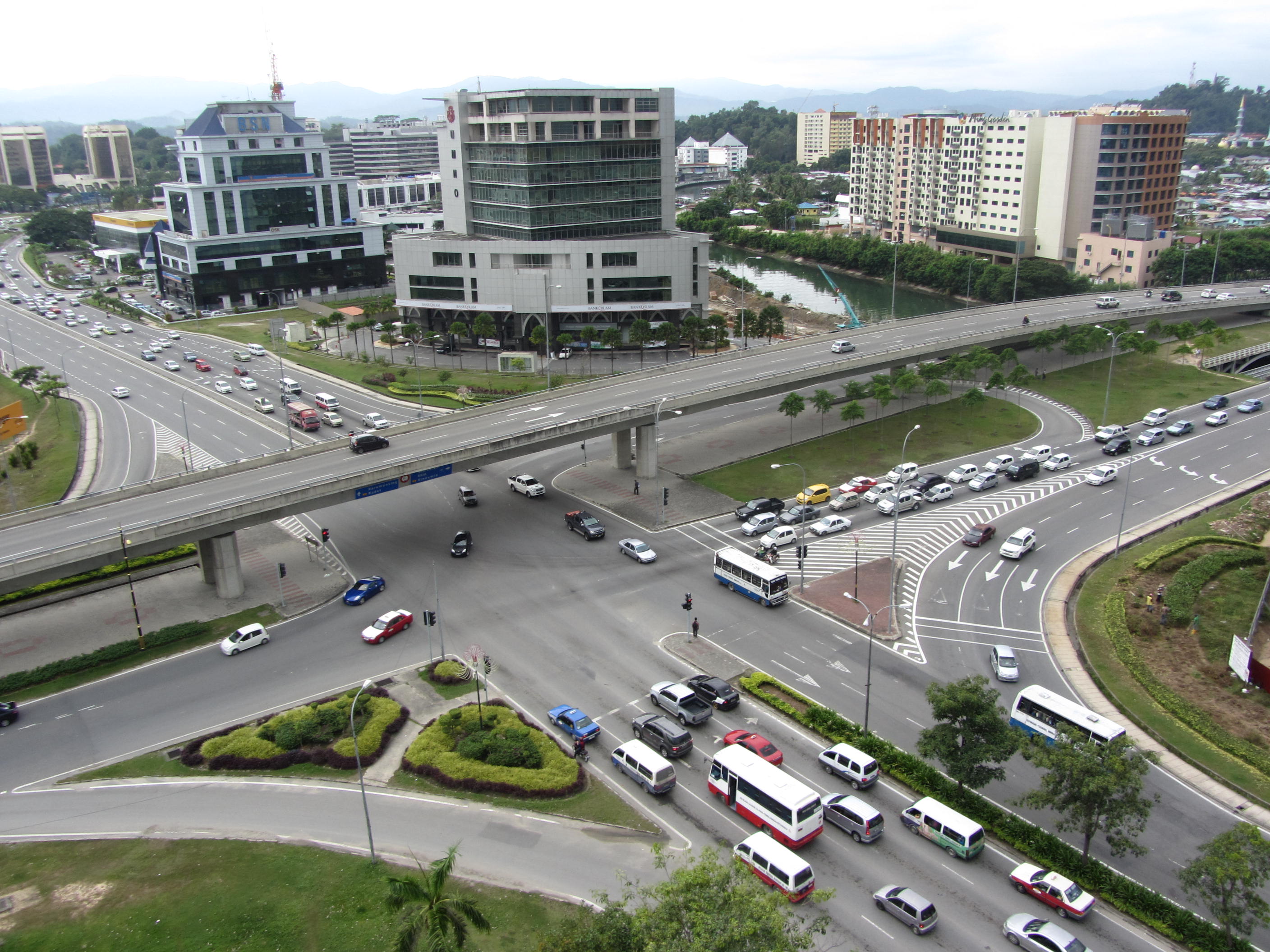 Planuri pentru decongestionarea bulevardului Iuliu Maniu: două noi variante rutiere sunt în lucru
