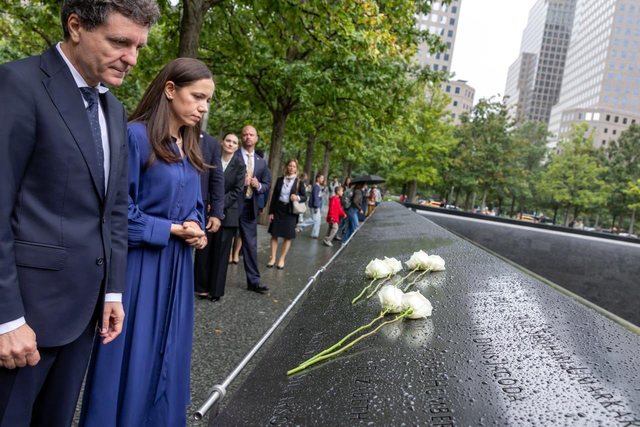 Nicușor Dan a depus flori la Memorialul 9/11 din New York în memoria victimelor
