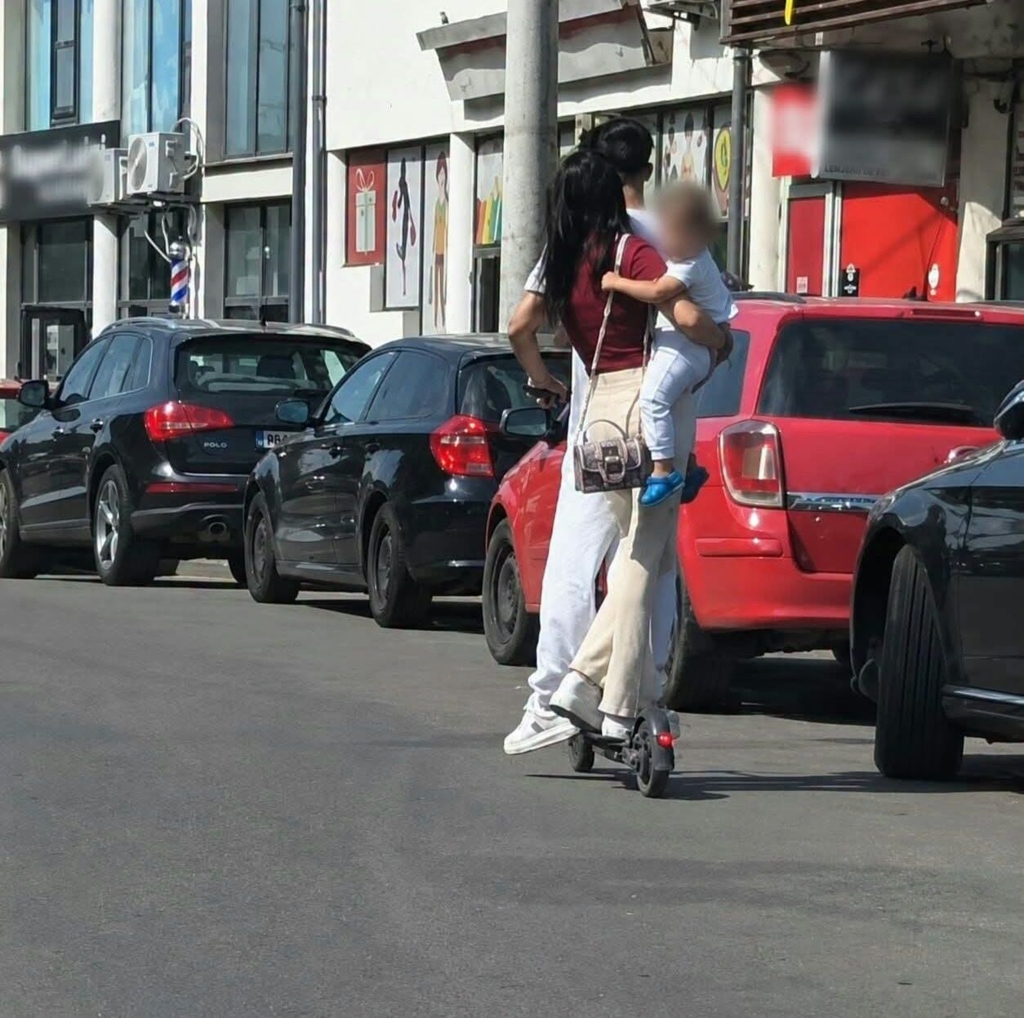 Trei persoane pe o singură trotinetă electrică în Drobeta-Turnu Severin. Poliția a aplicat amenzi de peste 2.000 de lei