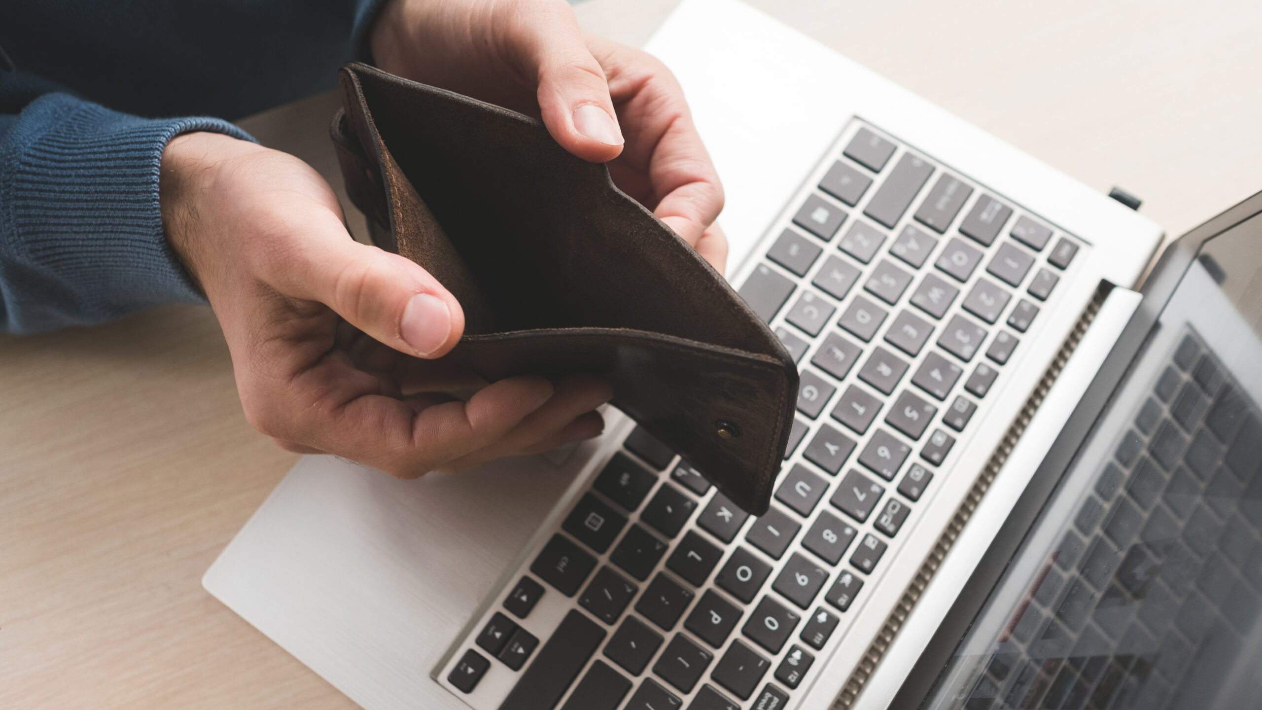 O româncă a fost condamnată la 4 ani de închisoare pentru o escrocherie sentimentală de aproape 400.000 de euro