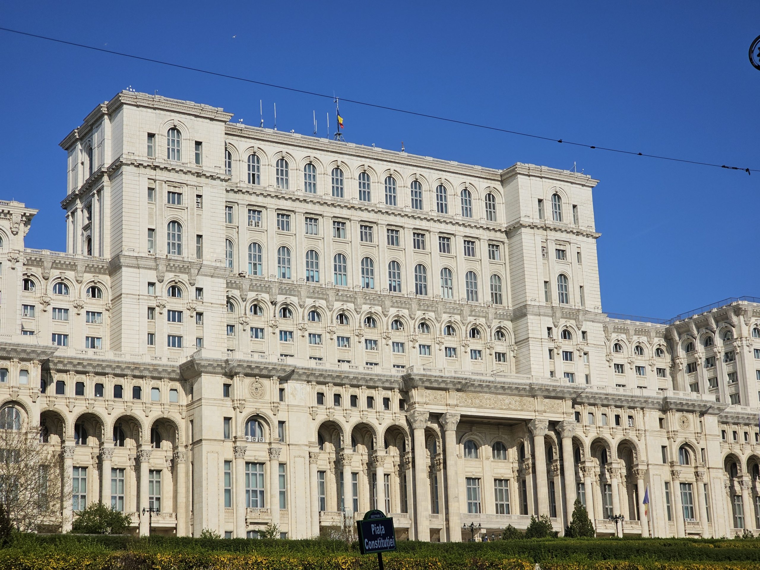 Uniformele școlare ar putea deveni obligatorii în școli. Senatul a adoptat proiectul legislativ