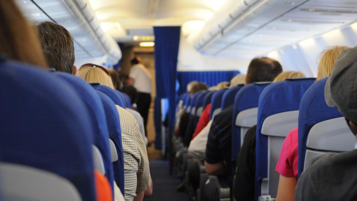 Pericol de catastrofă la bordul avioanelor: un incident cu o baterie externă a forțat întoarcerea unui zbor KLM