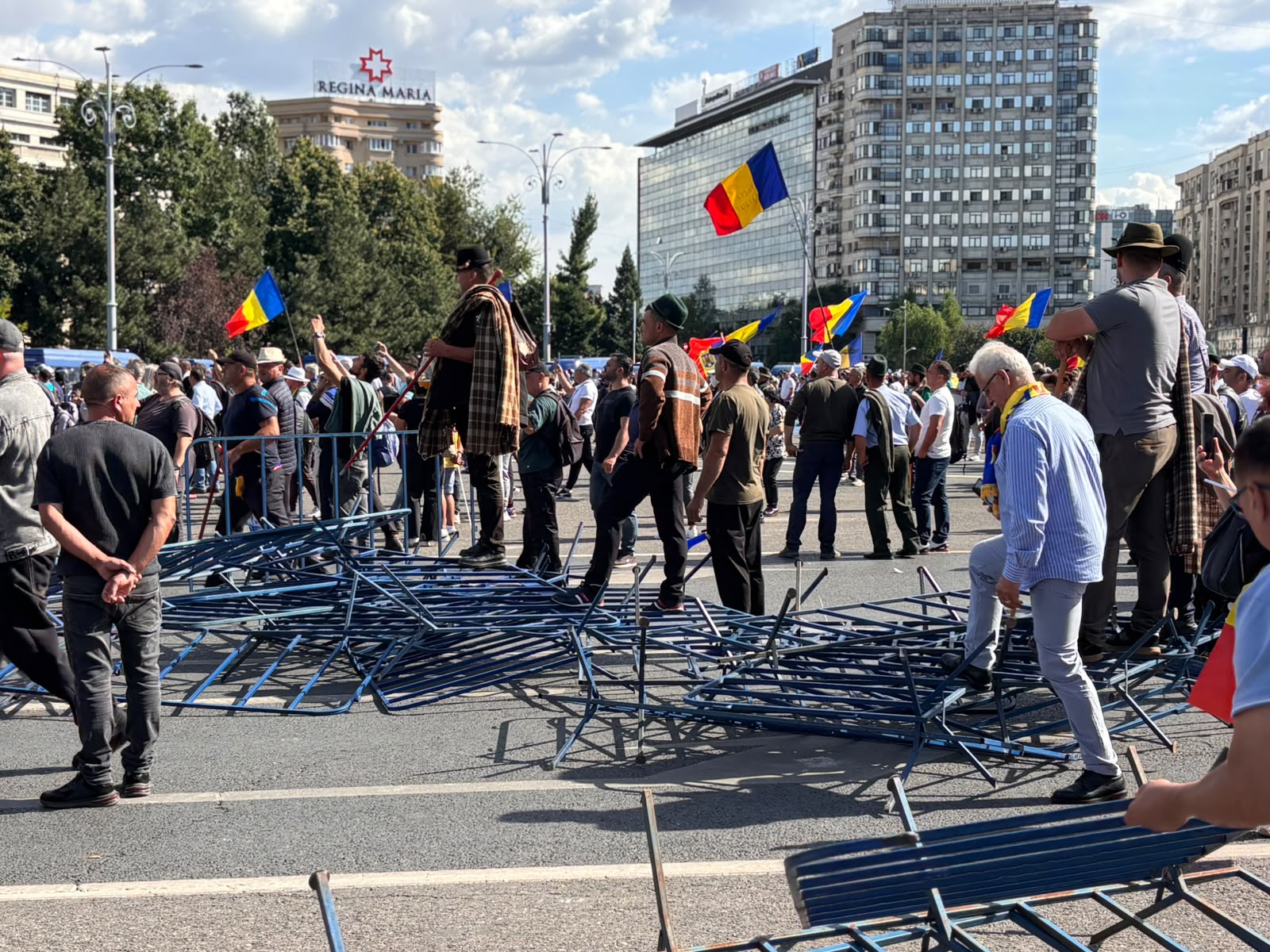 Masă de percheziții în toată țara pentru violențele de la protestul din Piața Victoriei