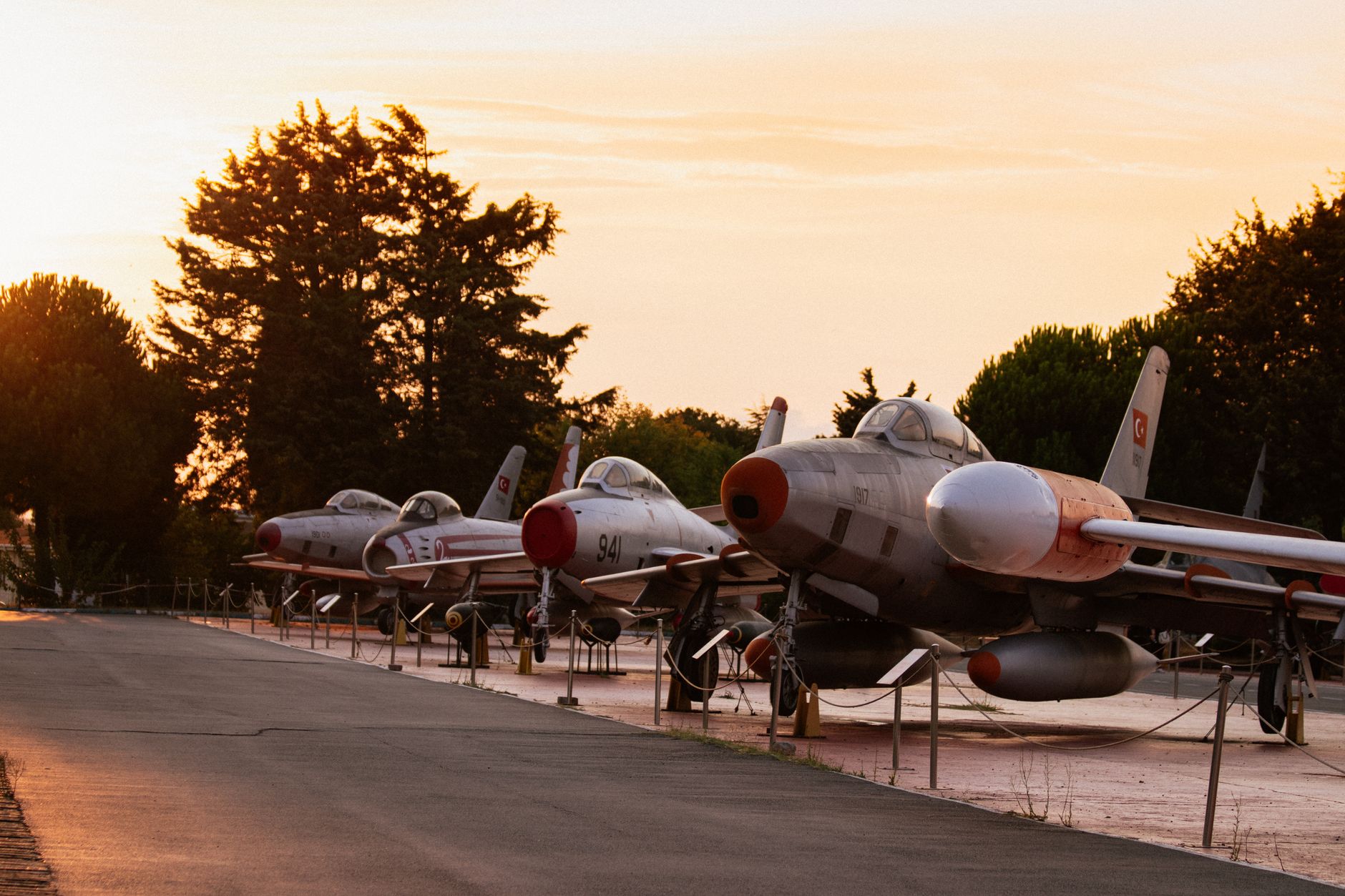 Un avion de luptă F-16 s-a prăbușit lângă o bază aeriană americană din Germania