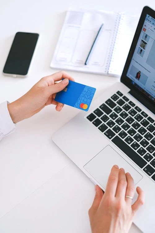 Piața e-commerce din România a depășit 12 miliarde de euro, fiind cea mai mare din Europa de Est