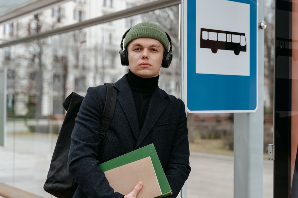 Singapore introduce amenzi pentru pasagerii care ascultă muzică tare sau mănâncă în autobuz