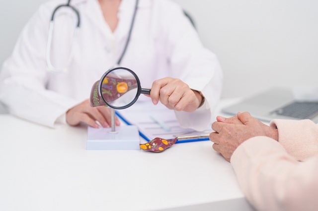 Două focare de hepatită A active în județul Alba: număr mare de contacți refuză vaccinarea